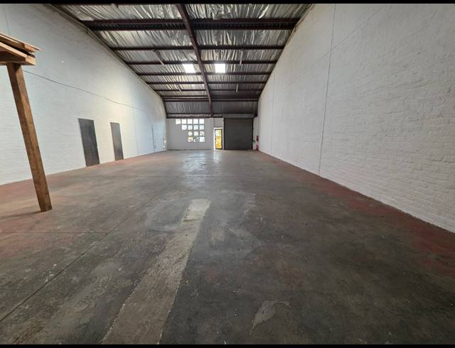 192M² WAREHOUSE TO LET IN CROWN